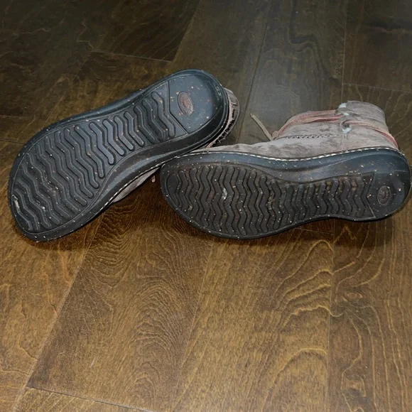 UGG Caspia Boot - Picture 7 of 10